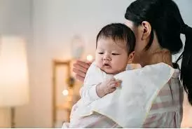 آروغ گرفتن نوزاد